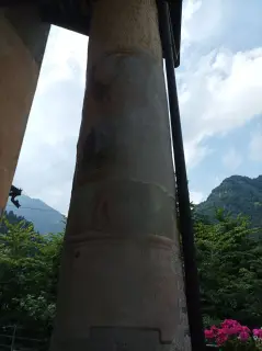 Colonna del portico - Parrocchiale di Sant'Antonio Abate a BoccioletoFrazione Fervento