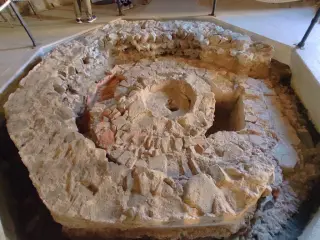 Vasca battesimale - Battistero di San Giovanni o di Santa Maria Assunta a Cureggio