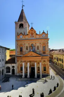 Esterno e campanile - Parrocchiale di San Bartolomeo a Borgomanero