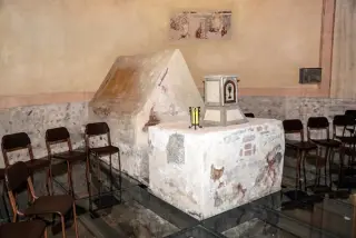 Sepolcro di San Giuliano e altare - Chiesa di San Lorenzo a Gozzano