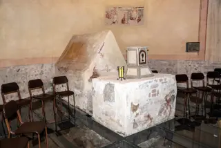 Sepolcro di San Giuliano e altare - Chiesa di San Lorenzo a Gozzano