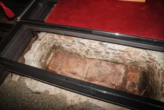 Tomba a pavimento - Chiesa di San Lorenzo a Gozzano