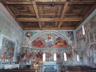 Interno affrescato - Chiesa di San Marcello a Paruzzaro