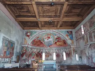 Interno affrescato - Chiesa di San Marcello a Paruzzaro