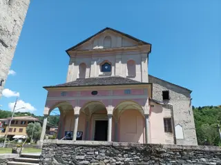 Facciata - Parrocchiale di Santa Caterina e San Gaudenzio a Pettenasco