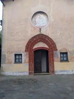 Facciata e Portale - Pieve o Santuario di Santa Maria de Ortis a Vigone