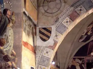 Arco trionfale, arma dei Solaro - Cappella di Santa Maria Assunta o della Stella a MacelloFrazione Stella