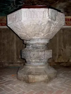 Prima campata cappella destra. - Battistero, gratia plena ed armi di Savoia - Parrocchiale di Santo Stefano a Villafranca Piemonte