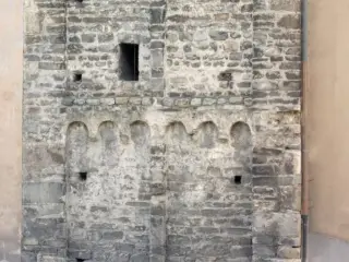 Campanile lato nord, specchiatura inferiore - Parrocchiale della Natività di Maria Santissima a Aisone
