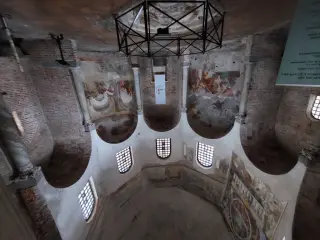 Interno - Battistero del Duomo a Novara