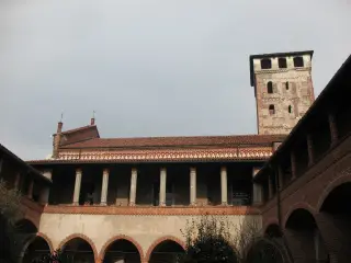 Chiostro e loggiato - Abbazia di San Nazzaro o dei Santi Nazario e Celso a San Nazzaro Sesia