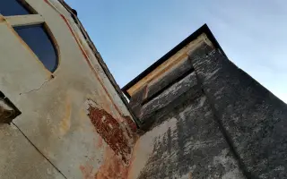 Tracce di muratura a lisca di pesce - Chiesa Cimiteriale di San Pietro e Paolo a Fara Novarese