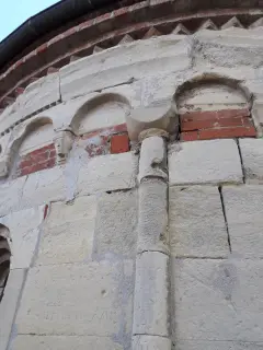 Abside - Semicolonna - Chiesa di San Pietro a Calliano