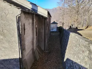 Fianco - Chiesa di San Giovanni al Monte a Quarona