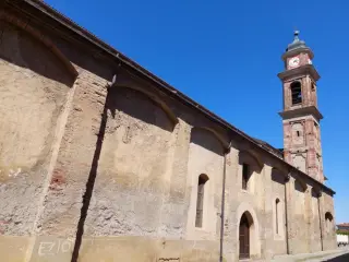 Fianco e campanile - Parrocchiale della Madonna del Rosario a Bernezzo