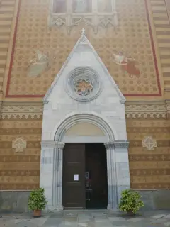 Portale - Parrocchiale dei Santi Cosma e Damiano a San Damiano Macra
