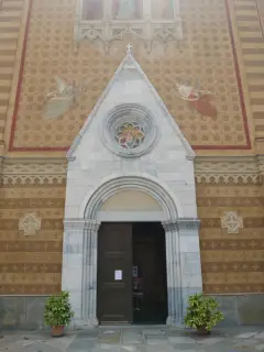 Portale - Parrocchiale dei Santi Cosma e Damiano a San Damiano Macra