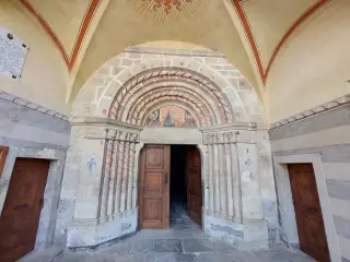 Sculture: portale - Parrocchiale di Santa Maria Assunta a ElvaFrazione Serre