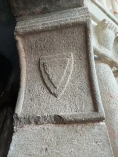 Sculture: stemma nobiliare - Parrocchiale di Santa Maria Assunta a ElvaFrazione Serre