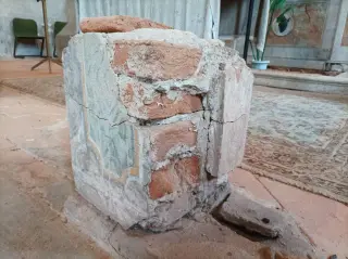 Colonna - Chiesa o Oratorio dei Santi Vito e Modesto o di Santa Maria a Bellinzago NovareseFrazione Cavagliano