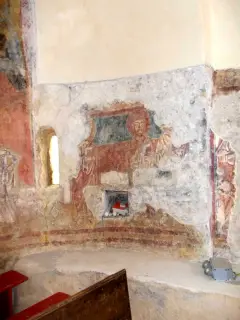 Abside lato Sud, santo o apostolo di epoca romanica - Cappella di Santa Maria Maddalena a Bernezzo