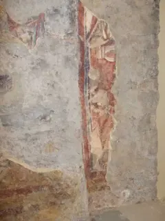 Abside, arco trionfale lato Sud, lacerto romanico - Cappella di Santa Maria Maddalena a Bernezzo