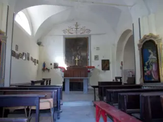 Parete di fondo e altare - Cappella di Santa Maria Maddalena a Bernezzo