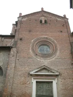 Portale laterale - Chiesa di San Domenico a Casale Monferrato