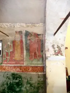 Arco trionfale ed inizio parete destra - Cappella dell' Annunciata a ValmalaFrazione Chiot Martin