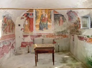 Parete di fondo - Cappella dell' Annunciata a ValmalaFrazione Chiot Martin