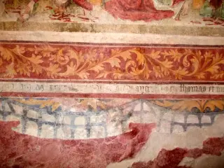 Parete sinistra, scritta gotica ANNO DMN MCCCCL... DIE II AUG(USTI) F° THOMAS ET.. - Cappella dell' Annunciata a ValmalaFrazione Chiot Martin