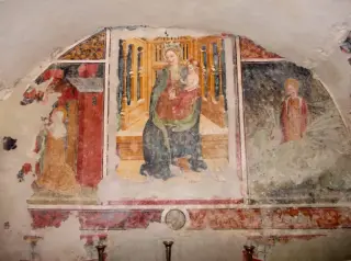 Parete di fondo, Madonna del Latte - Cappella dell' Annunciata a ValmalaFrazione Chiot Martin