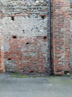 Porta tamponata - Chiesa di San Martino a Borgomasino