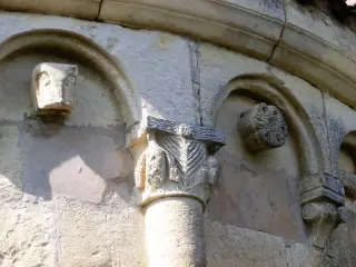Sculture e capitelli - Chiesa di San Marziano o Santa Agata a Viarigi