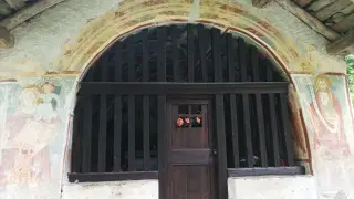 Facciata affrescata - Cappella della Madonna del Ponte a BoccioletoFrazione Fervento