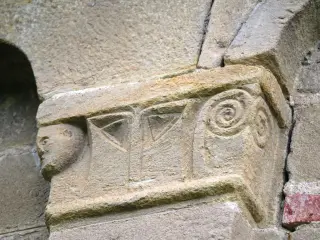 Capitello antropomorfo - Chiesa di San Giovanni delle Conche a CalamandranaFrazione Valle San Giovanni
