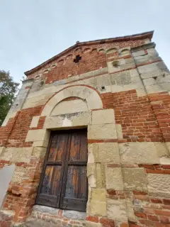 Facciata - Chiesa di San Pietro al Cimitero a Portacomaro
