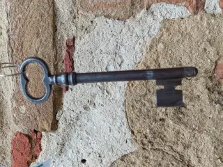 Chiave - Chiesa di San Pietro al Cimitero a Portacomaro