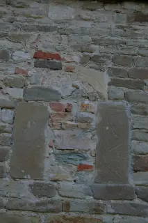 Monofora tamponata - Chiesa di San Michele a TonengoFrazione Ottini