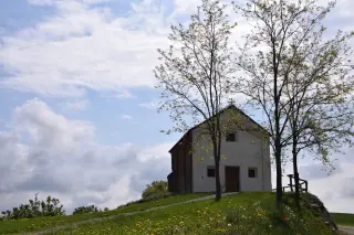 Facciata - Chiesa di San Lorenzo a Mombello di TorinoFrazione Barbaso