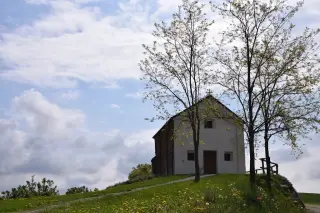 Facciata - Chiesa di San Lorenzo a Mombello di TorinoFrazione Barbaso