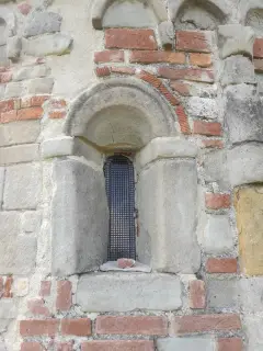 Monofora - Chiesa di San Lorenzo a Mombello di TorinoFrazione Barbaso
