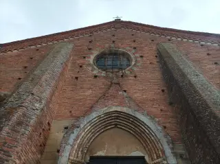 Portale e oculo - Chiesa di San Francesco a Cassine
