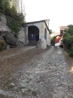 Vista - Cappella di Santa Lucia Alle Vigne a PineroloFrazione Costagrande Santa Lucia