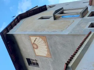 Fianco e orologio solare - Santuario di San Pancrazio a Vaie