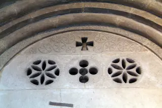 Particolare Portale Destro - Duomo o Cattedrale di San Lorenzo a Alba