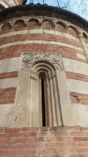 Monofora - Chiesa della Madonna della Neve a Castell'Alfero