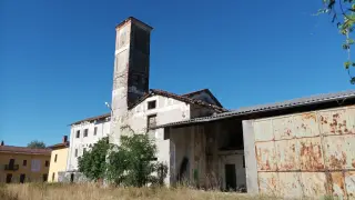 Resti della facciata della chiesa e campanile - Resti Della Commenda di San Giovanni a CressaFrazione San Giovanni