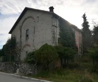 Resti verso strada - Badia di San Giacomo della Bessa e San Salvatore a Sala BielleseFrazione Cascina Abbadia