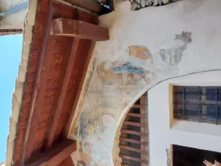 Affreschi in facciata - Cappella della Madonna delle Grazie a BussolenoFrazione Foresto